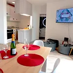 Ocean View Apartment, 公寓
