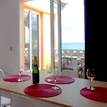 Ocean View Apartment, 阿德耶
