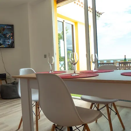 Ocean View Apartment, * 아데제