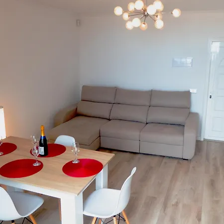 Ocean View Apartment, 아데제
