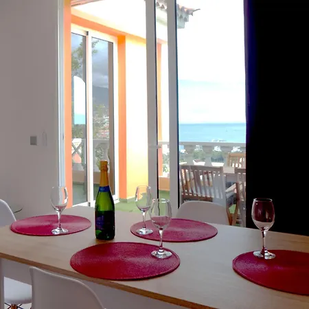 Ocean View Apartment, 아데제