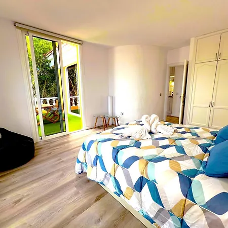 Ocean View Apartment, 아데제